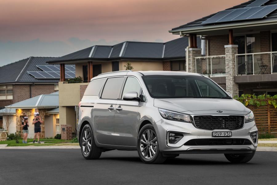  Kia Carnival Platinum (YP) 2018 года  (AU) (фото 1 из 12)
